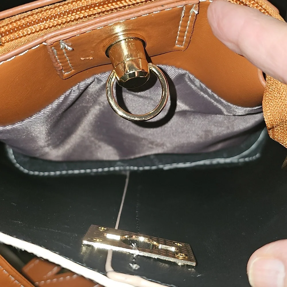 Woman's Crossbody Bucket Bag